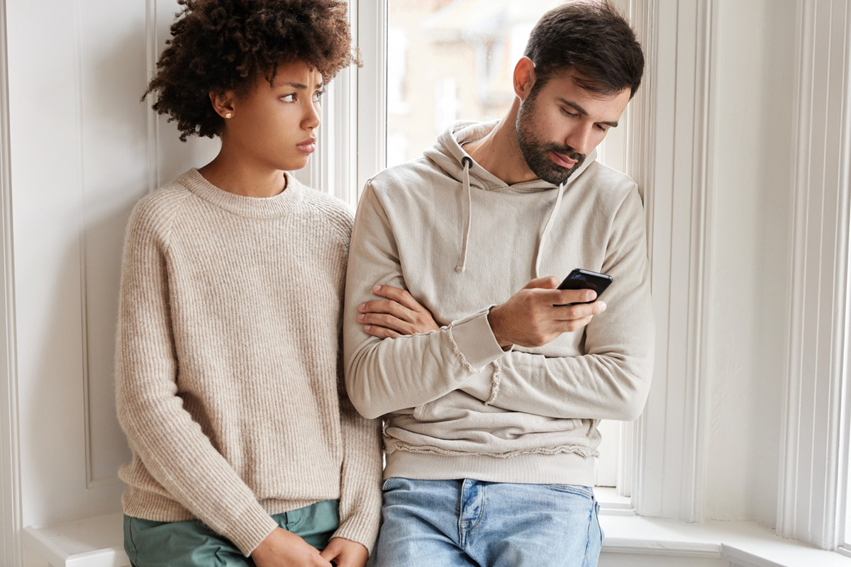 Tips To Not Let Electronics to Interfere with Your Marriage