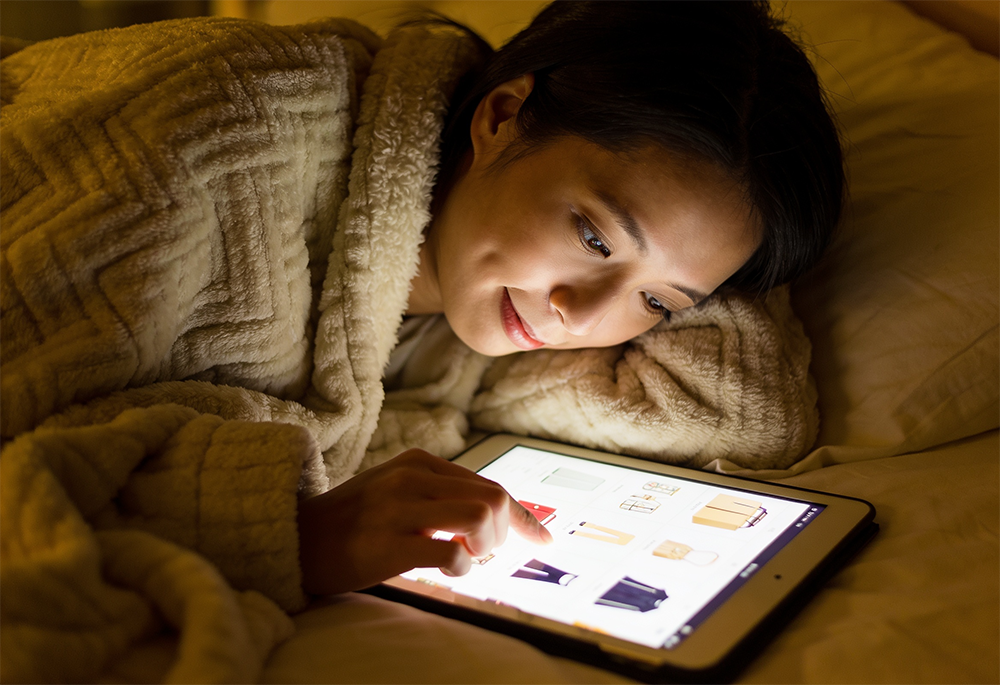 Can Online Shopping Be a Trauma Response? A Dr. Phillips Therapist Explains