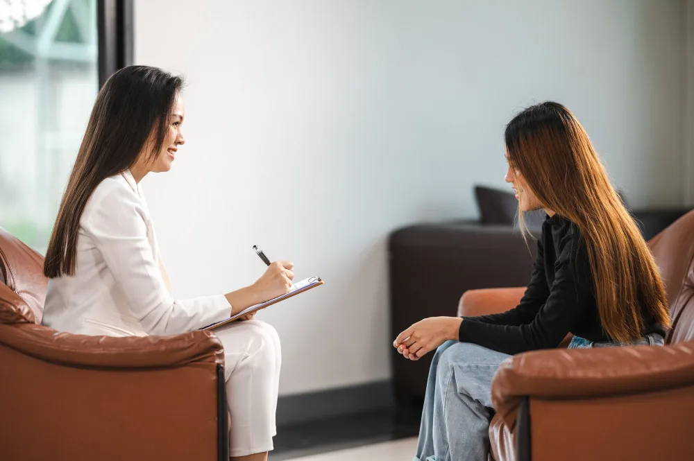 Individual Therapy vs. Group Therapy: Which Is Right for You?