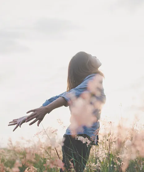 A woman feeling free in nature, symbolizing mental health progress with an Orlando counselor.