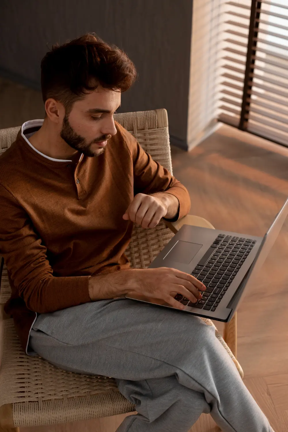 Man booking therapy at Orlando Thrive Therapy