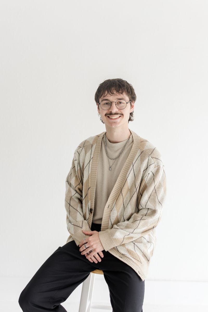 Collin Farrell, Intern